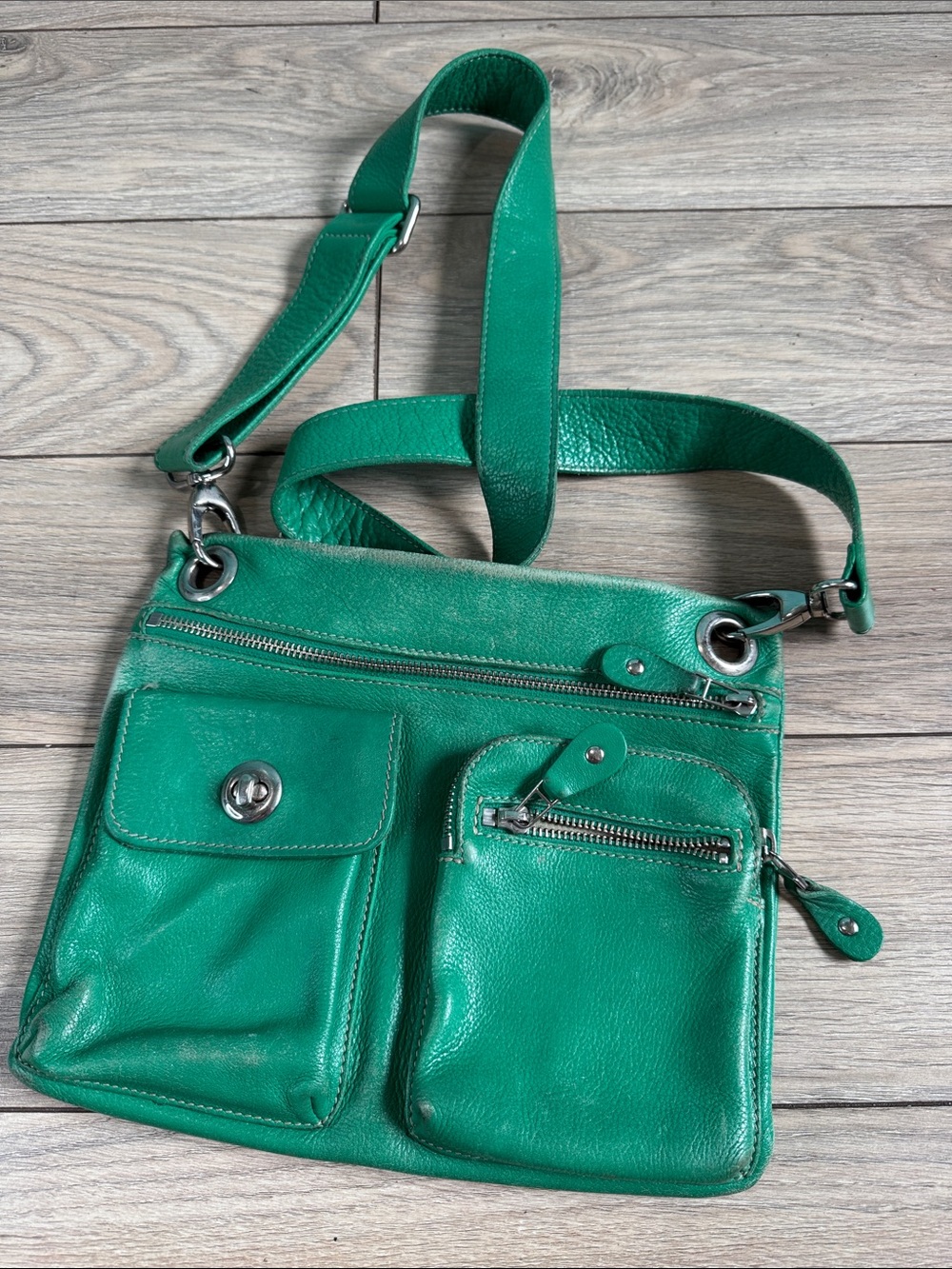 Roots Green Leather Crossbody Bag - Picture 2 of 7